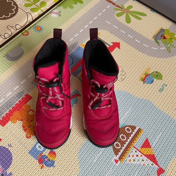 SOREL Whitney II Plus Snow Boot - Kids' girls Size 11  Red. Retail $80 New! - Picture 2 of 13